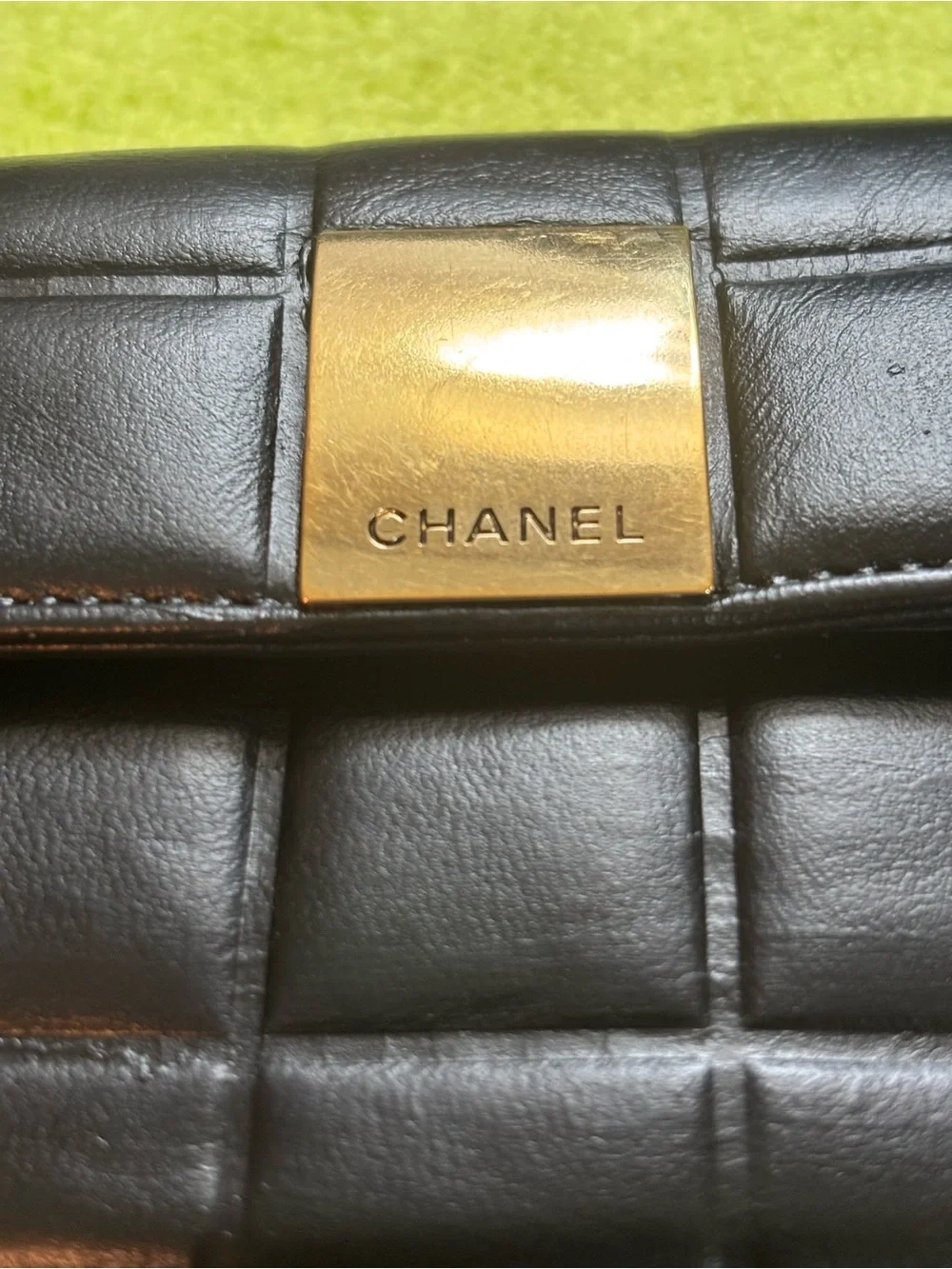 Vintage Chanel Black Lambskin Chocolate Bar Compact Folding Wallet – GUC